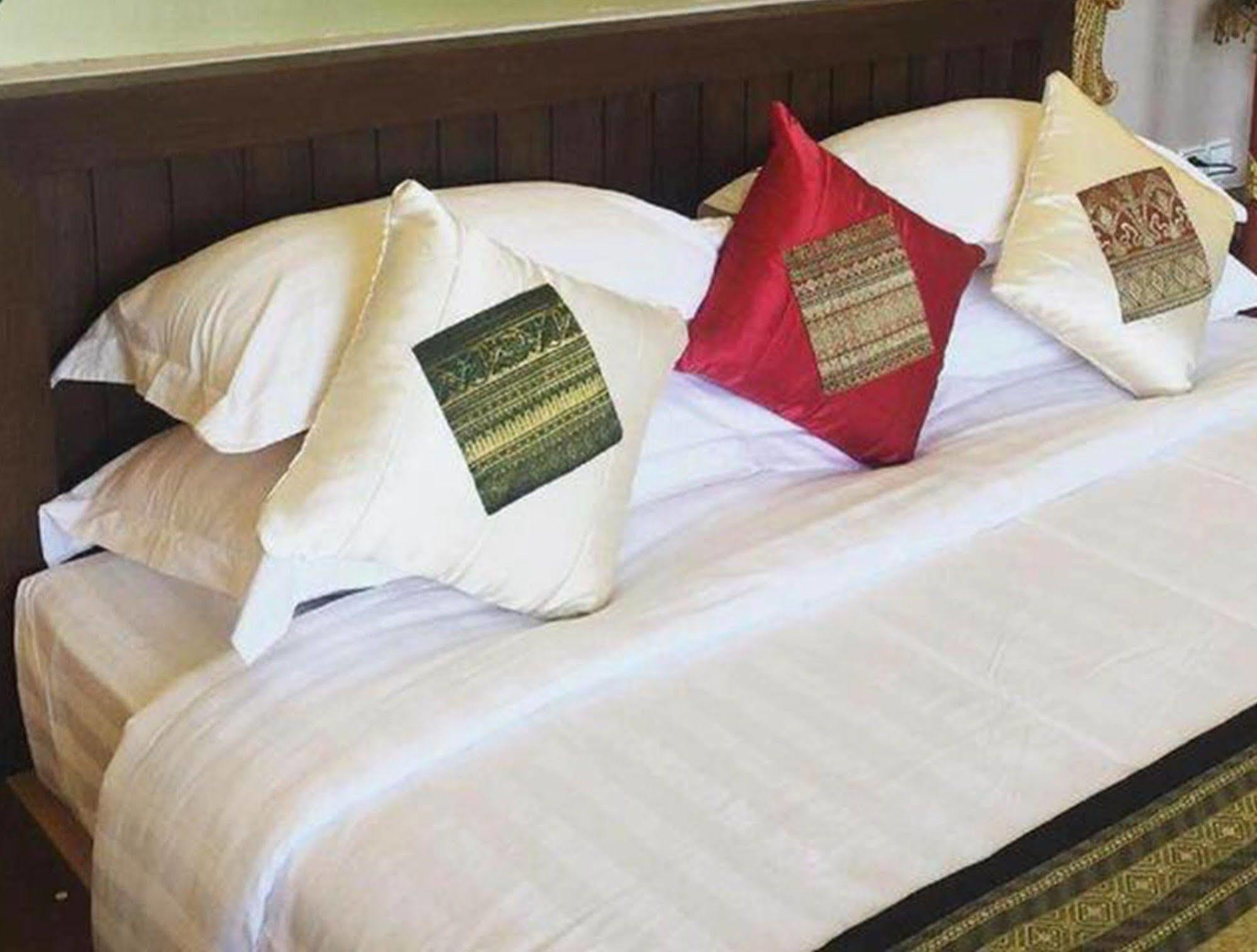 Thousand Island Hotel Inle Lake Экстерьер фото